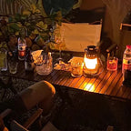 Bronskleurige tafellamp op een nachtkastje in de slaapkamer